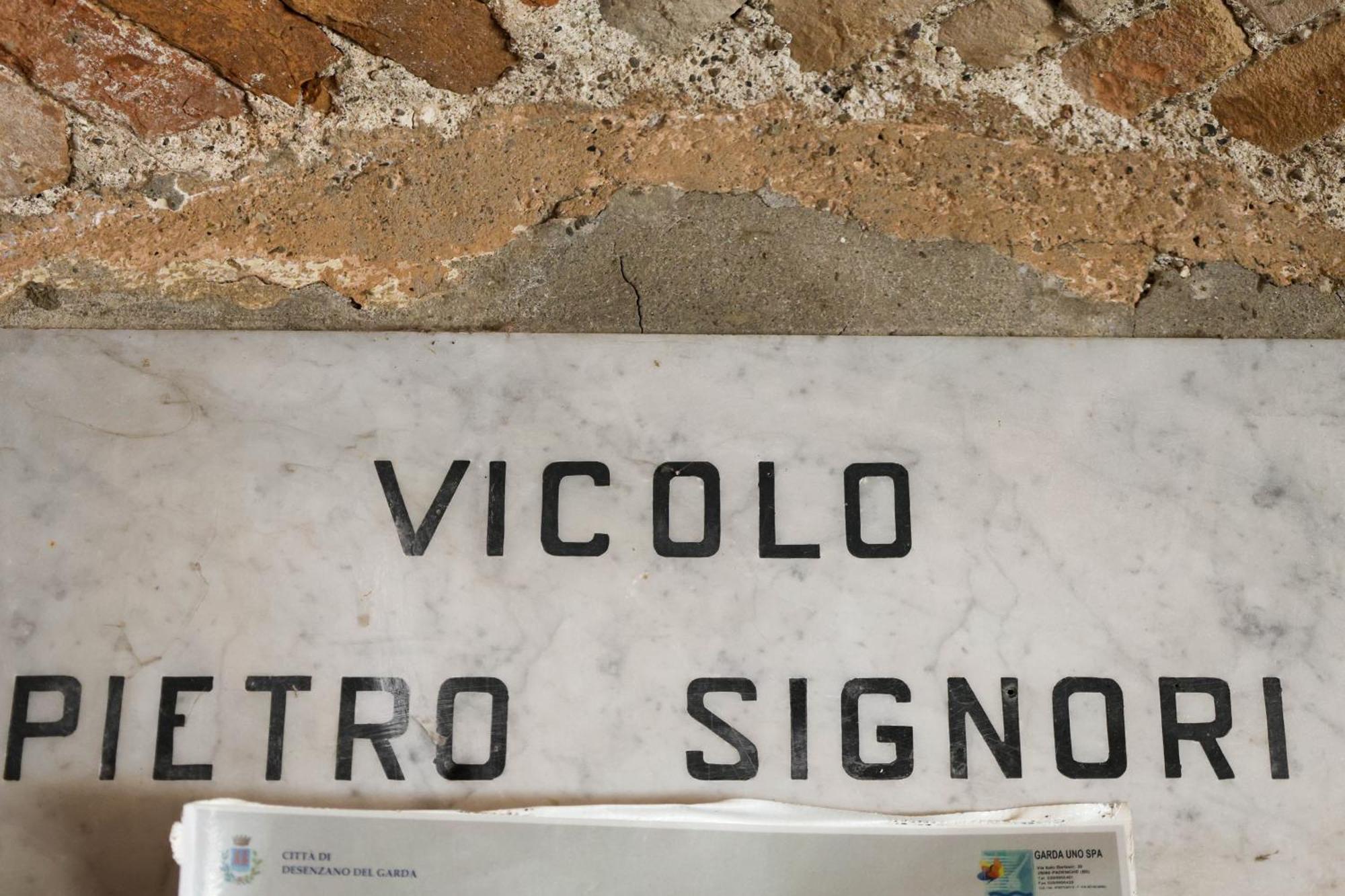 Vicolo Dei Signori Apartment Desenzano del Garda Luaran gambar