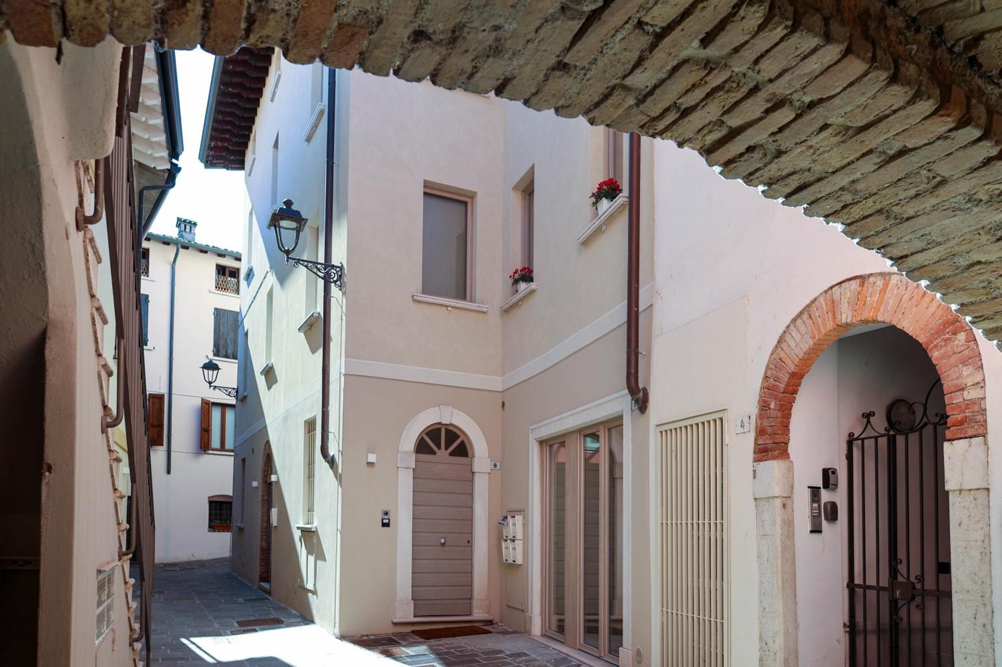 Vicolo Dei Signori Apartment Desenzano del Garda Luaran gambar