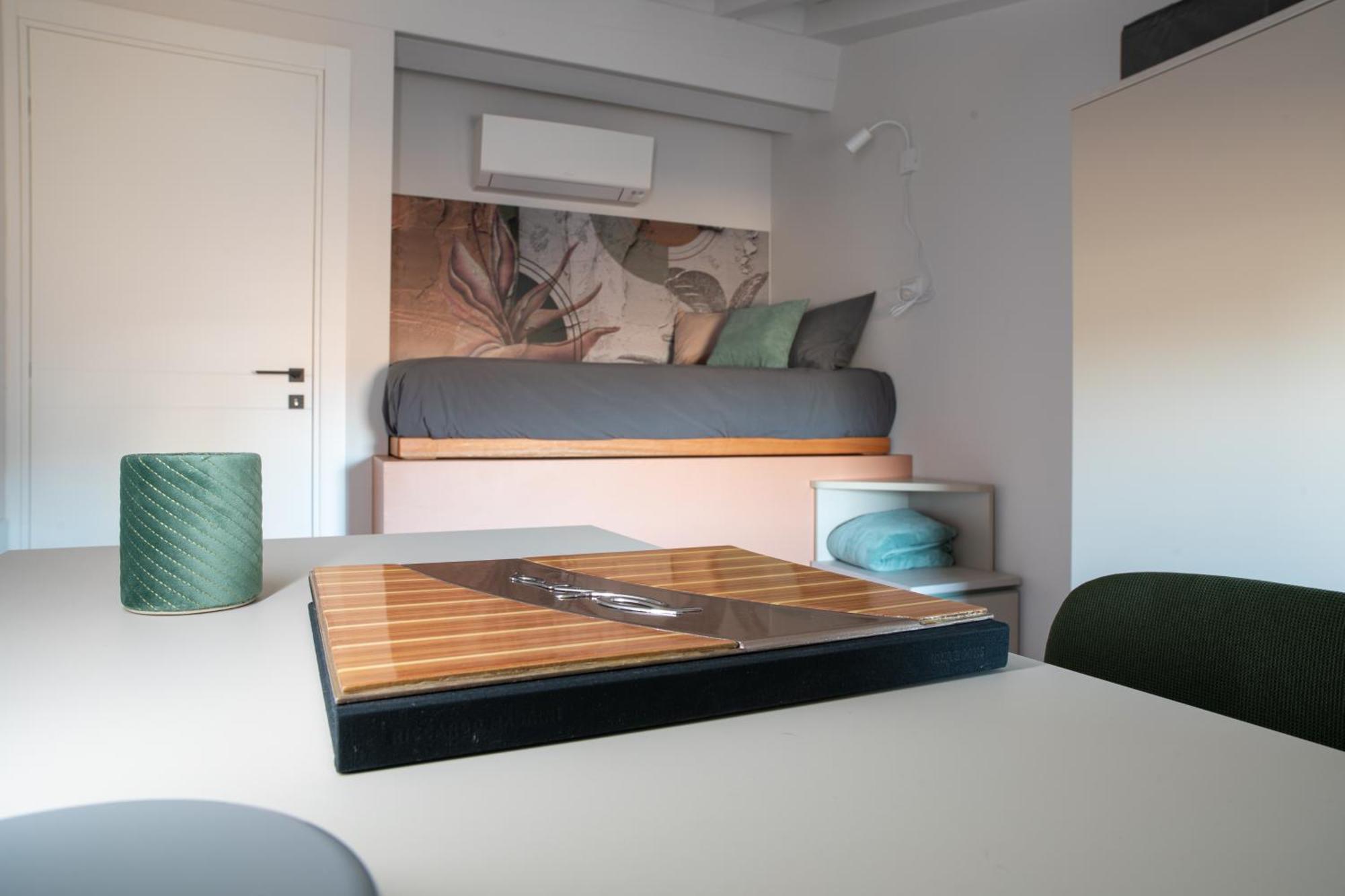 Vicolo Dei Signori Apartment Desenzano del Garda Luaran gambar