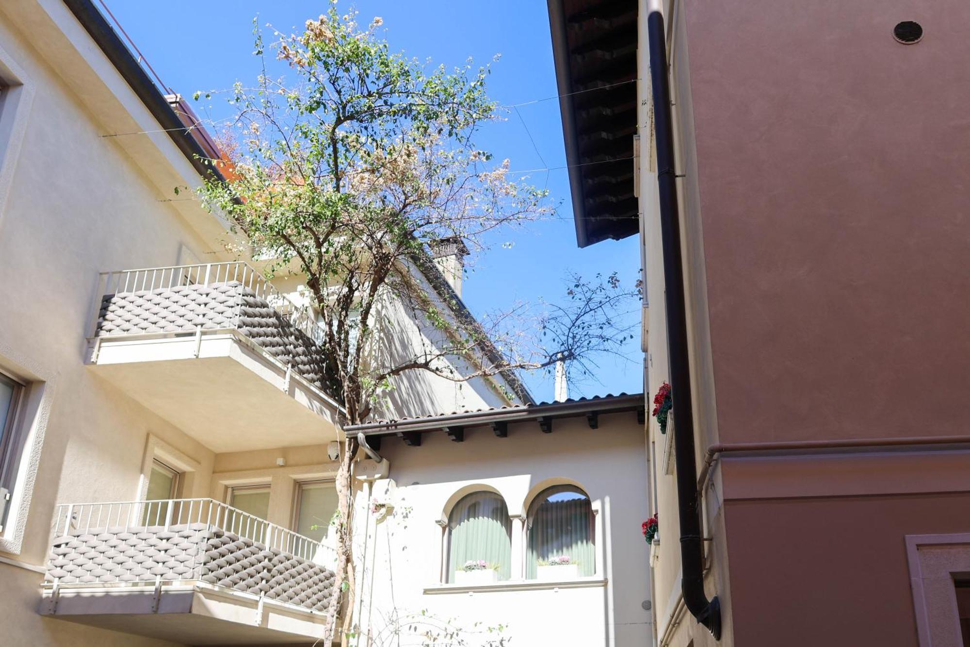 Vicolo Dei Signori Apartment Desenzano del Garda Luaran gambar