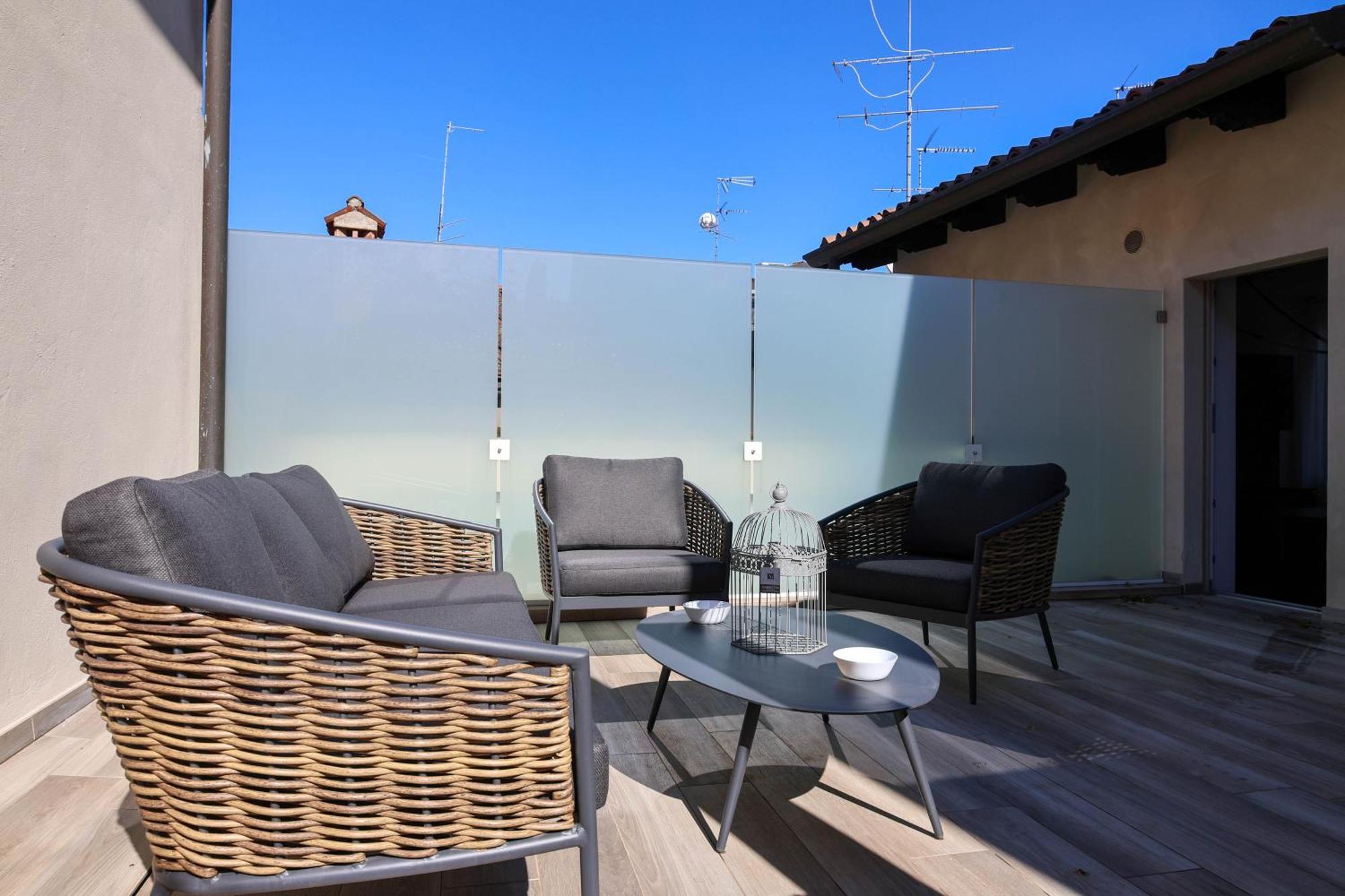 Vicolo Dei Signori Apartment Desenzano del Garda Luaran gambar